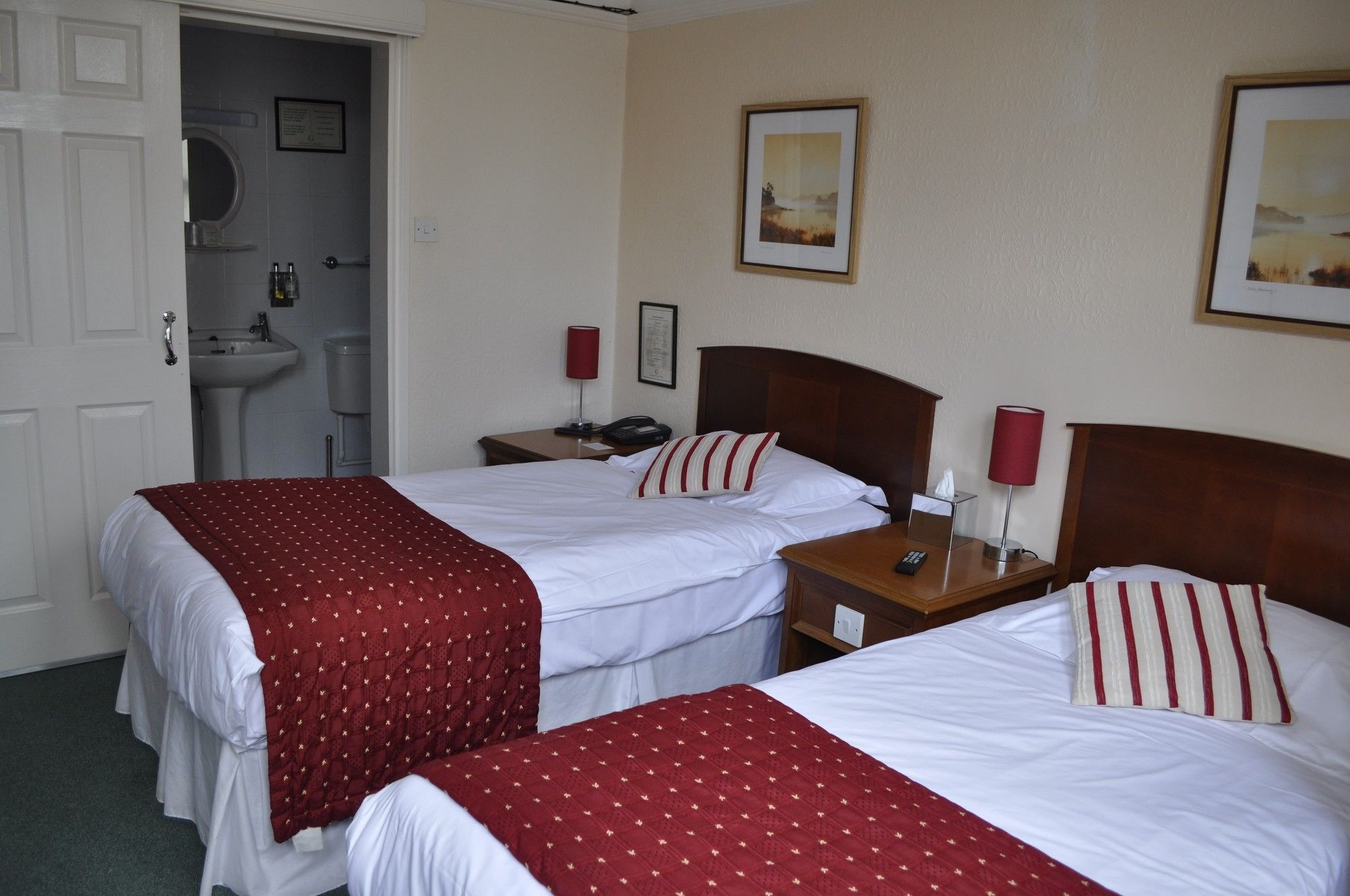 Hayward'S At The Grasmere Киншем Экстерьер фото